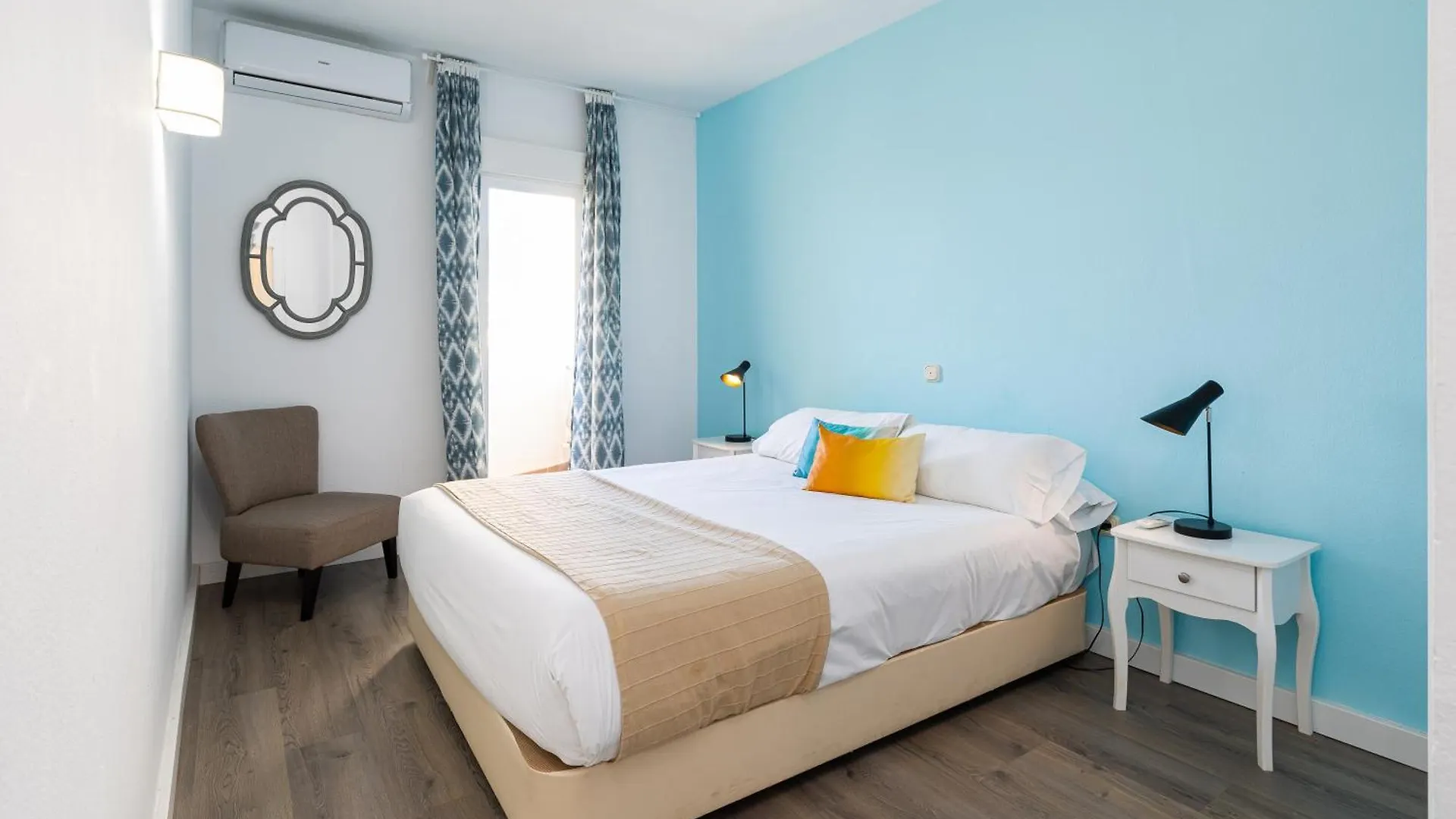 Holidays2Benal Beach Terraza Solarium Benalmadena Spain